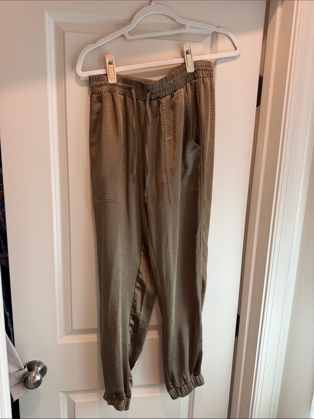 Lill P silk joggers olive size M